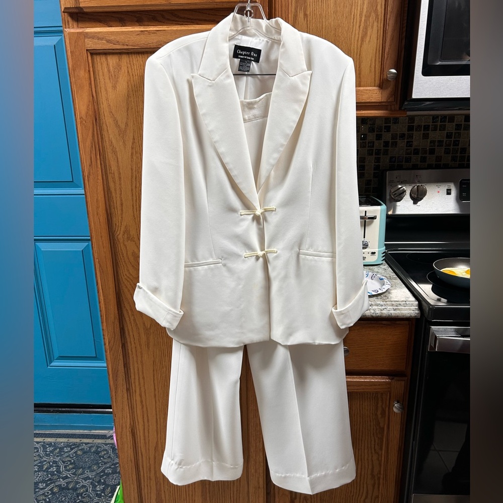 White suit set